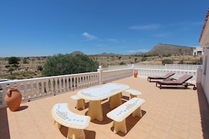Outdoor dining -  Villa with a large private swimming pool and panoramic coast views! (Mutxamel)