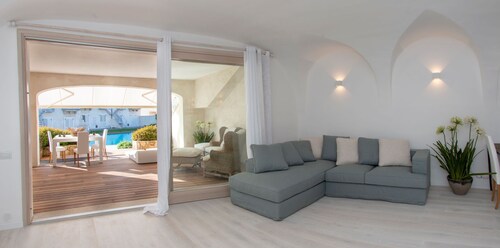 New Seaside House with Swimming Pool