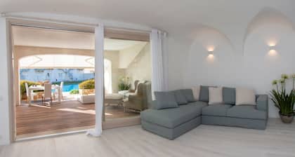 New Seaside House with Swimming Pool