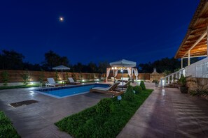 Seasonal outdoor pool, pool umbrellas, sun loungers - Villa Eleon (Zakynthos)