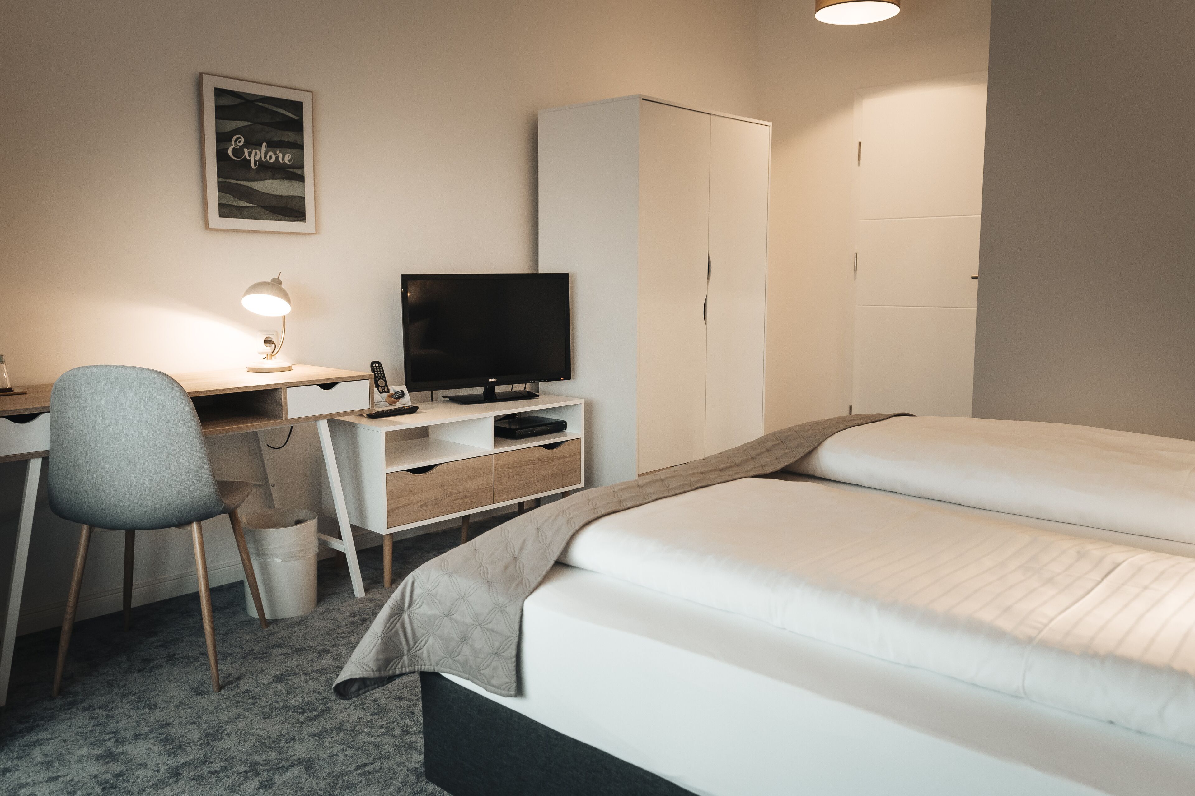 comfort double room, 1 queen bed, non smoking | hypo-allergenic bedding, individually furnished, desk, cots/infant beds