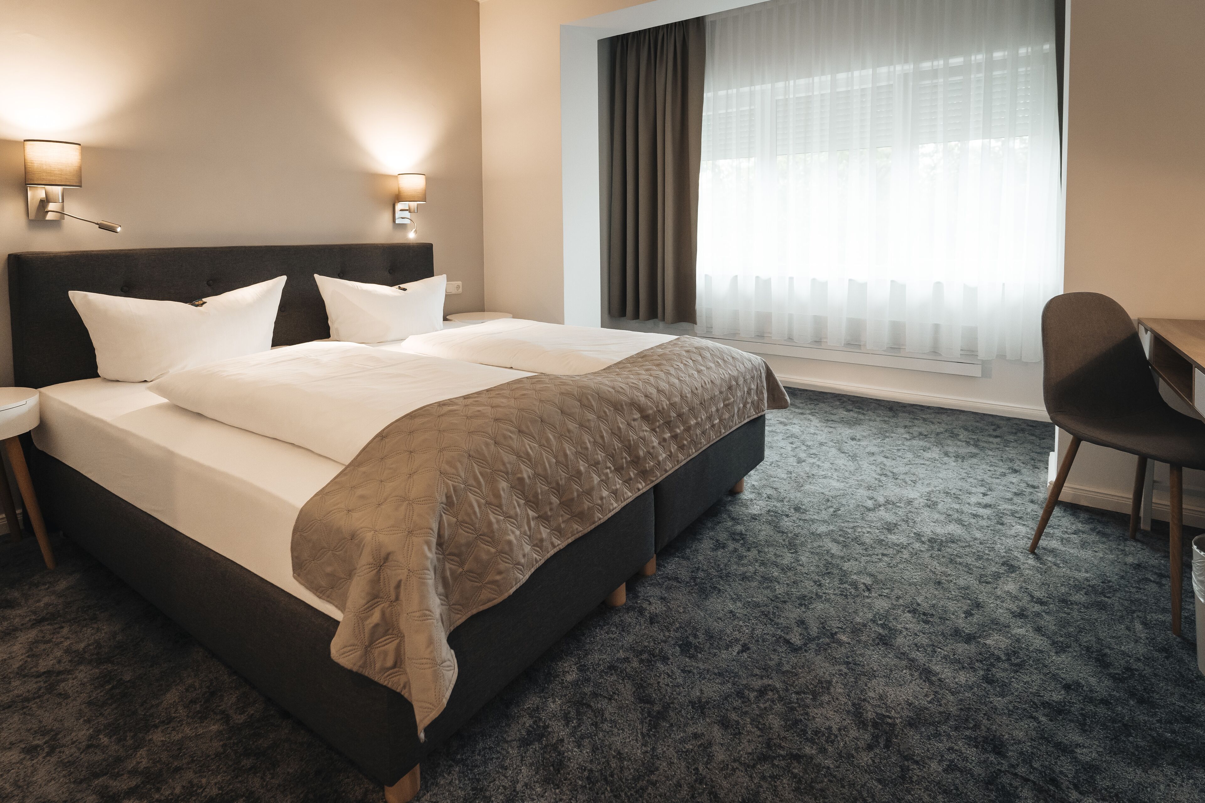 comfort double room, 1 queen bed, non smoking | hypo-allergenic bedding, individually furnished, desk, cots/infant beds