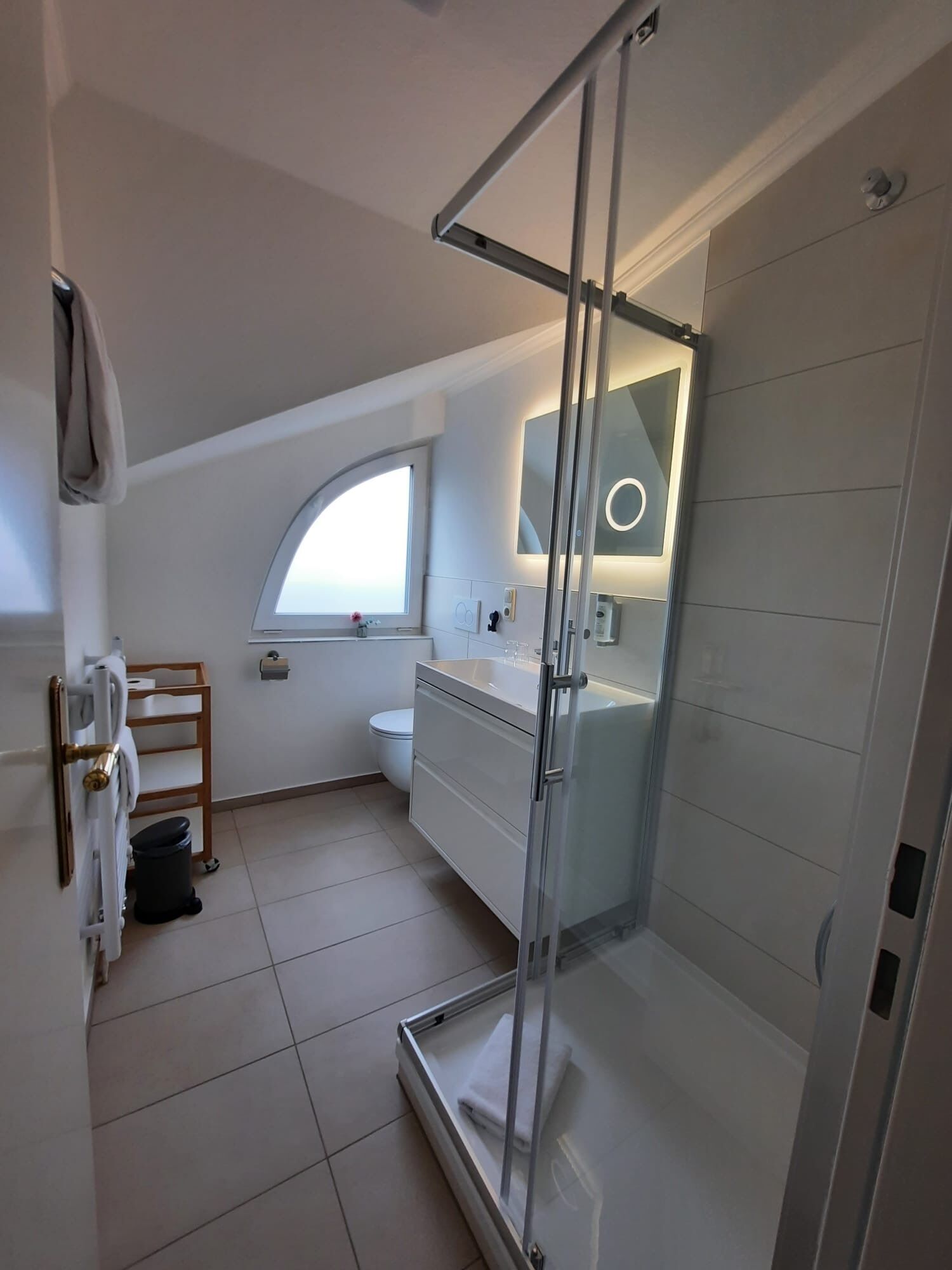 standard double room | bathroom | eco-friendly toiletries, hair dryer, towels