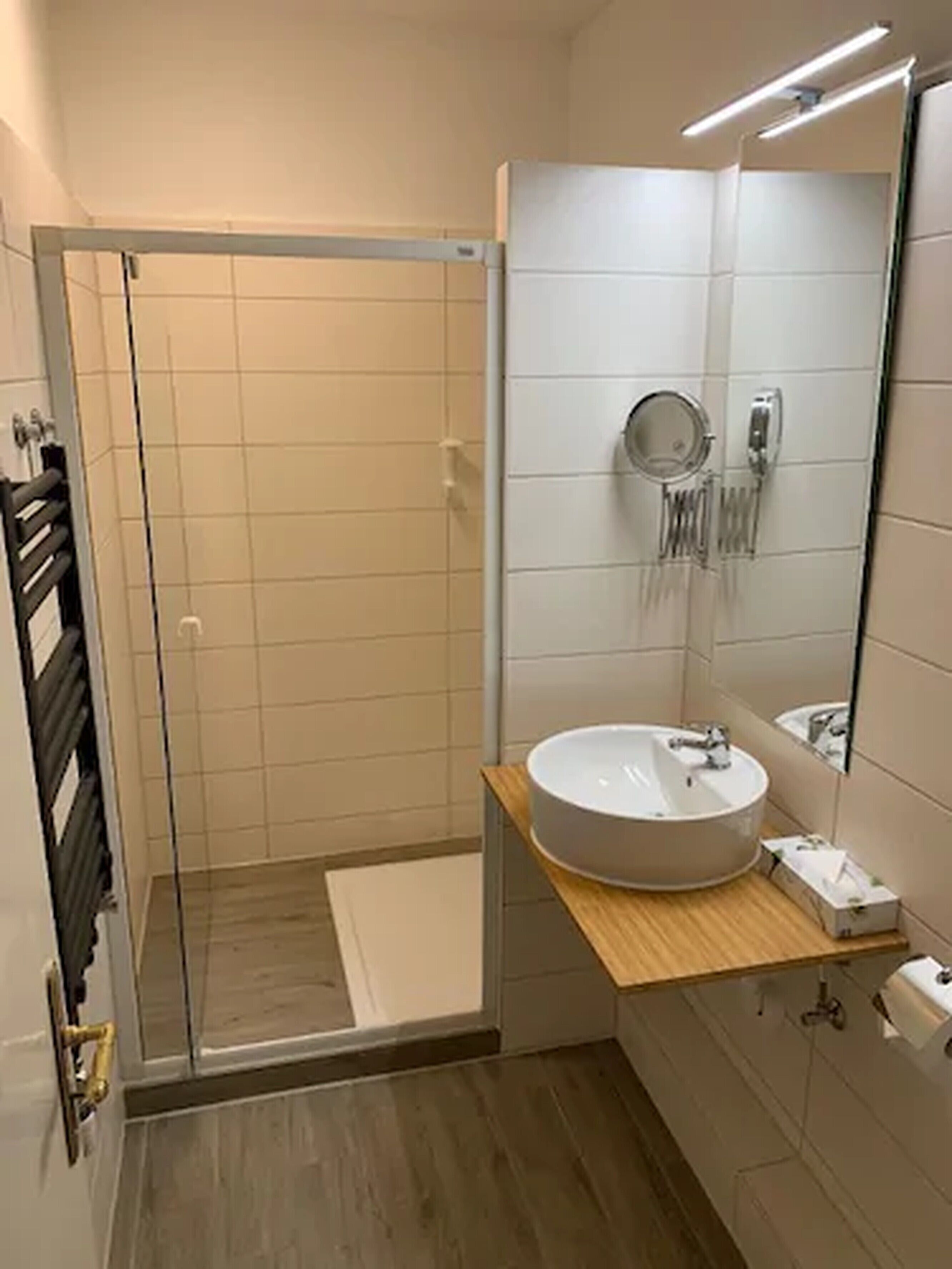 eco-friendly toiletries, hair dryer, towels