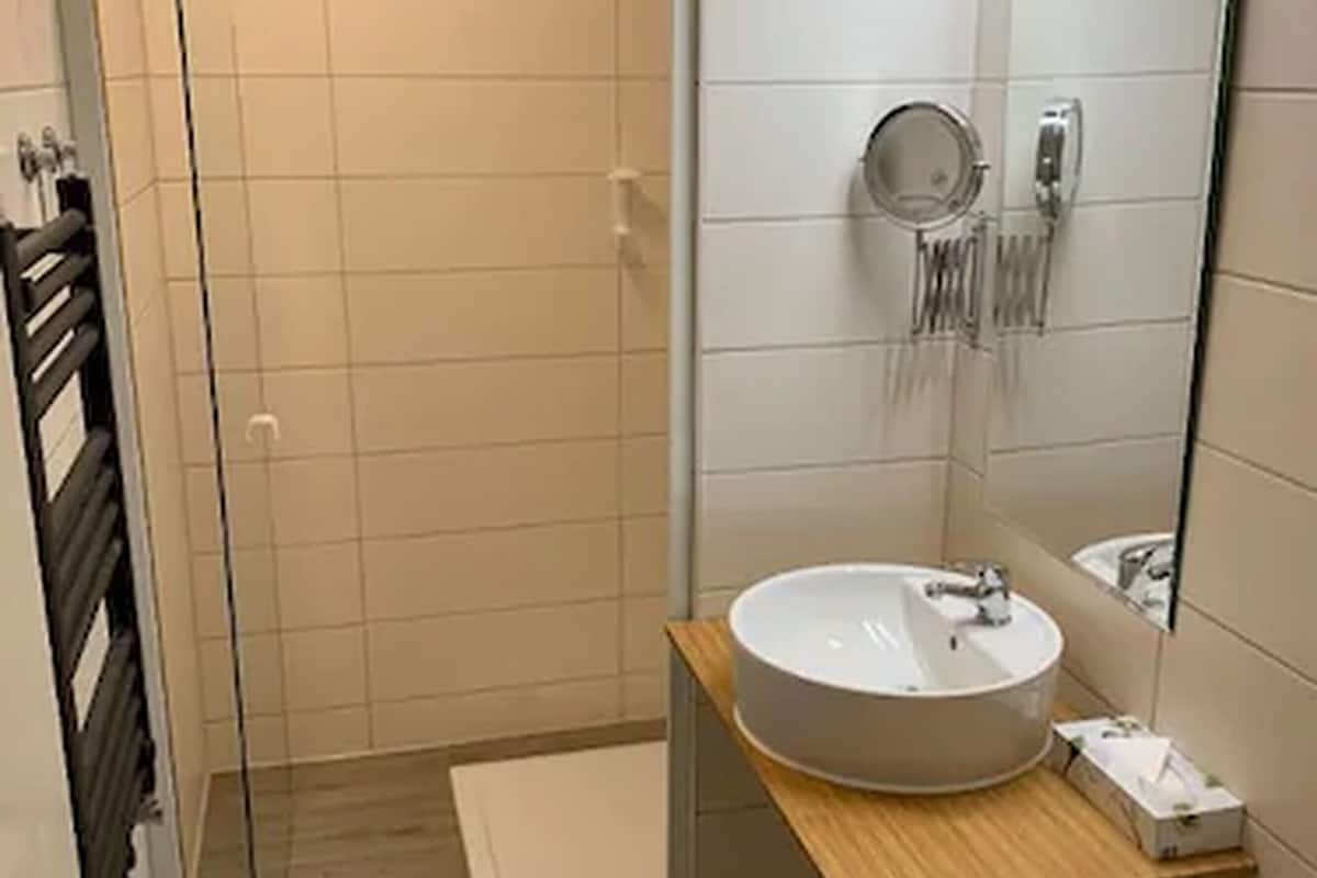 eco-friendly toiletries, hair dryer, towels