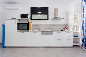 Apartment, 1 Bedroom (Sea) | Private kitchen | Full-size fridge, microwave, oven, dishwasher - Apartments Dalmacija (Omis)