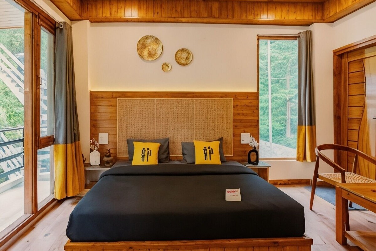 Blackout drapes, WiFi (free), bed sheets