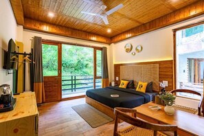 Deluxe Double Room with Balcony x B Block - The Hosteller Kasol (Bhuntar)
