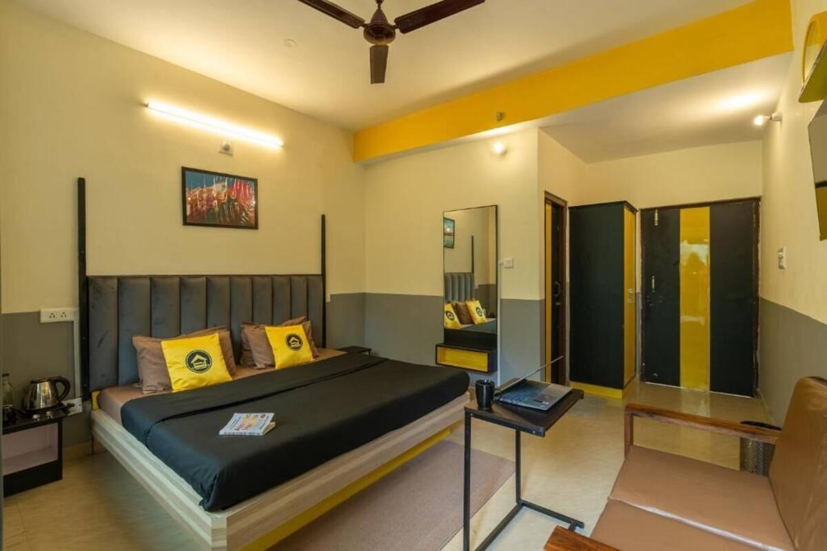 Deluxe Double Room with Balcony x A Block | ์๋ง ์ปคํผ, ๋ฌด๋ฃ WiFi, ์นจ๋ ์ํธ