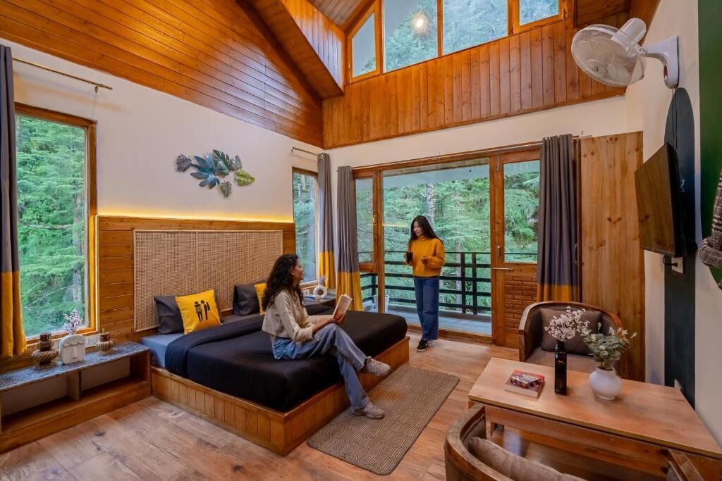 Blackout drapes, free WiFi, bed sheets