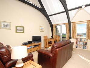 Living area - 2 bedroom accommodation in Polzeath (Polzeath)
