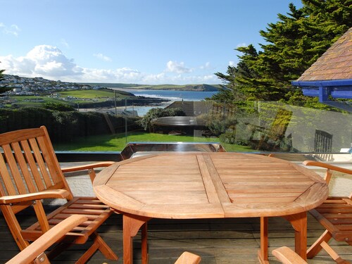 2 bedroom accommodation in Polzeath
