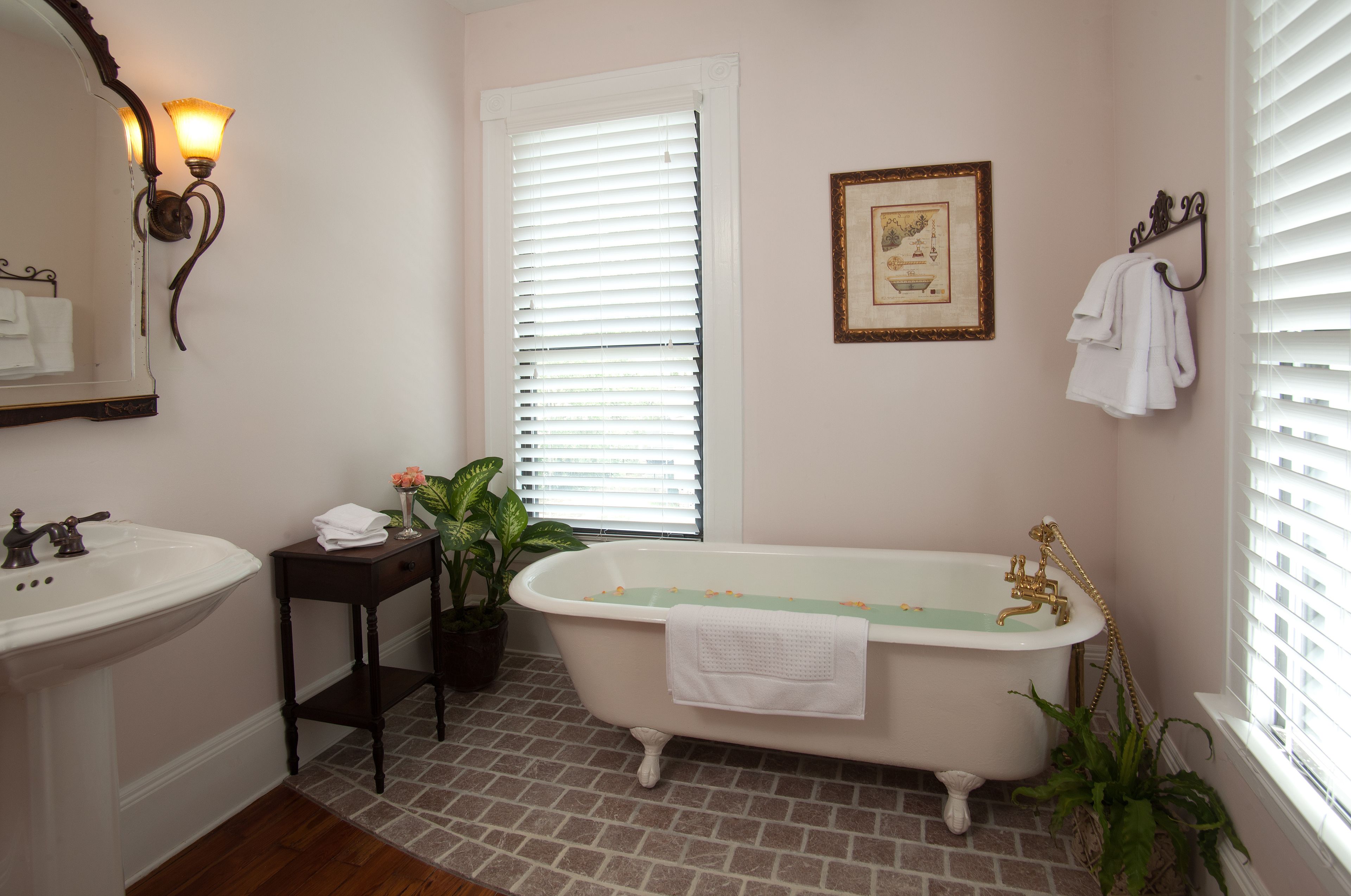 Deluxe Single Room, 1 Katil Raja (King) | Seterika/papan seterika, Wi-fi percuma, cadar katil 