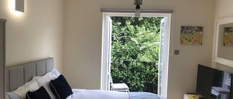 2 bedrooms, desk, iron/ironing board, travel cot