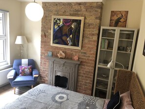 2 bedrooms, desk, iron/ironing board, travel crib
