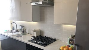 Kaffetrakter/tekoker, kjøleskap, mikrobølgeovn og ovn