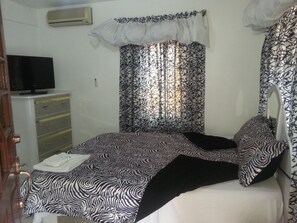 Standard Single Room, 1 Double Bed, Private Bathroom, City View | Blackout drapes, iron/ironing board, free WiFi, bed sheets - Sweets Guest House (Montego Bay)