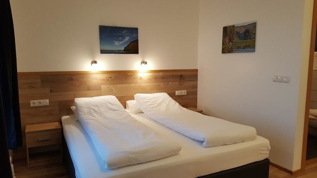 Blackout curtains, free cots/infant beds, free WiFi, bed sheets