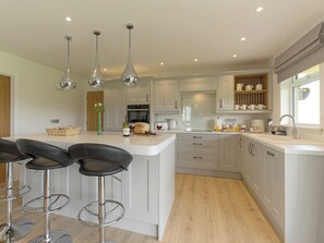 Dishwasher - Take a break in the lap of luxury. (Tibberton, near Gloucester)