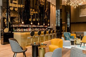 Property entrance - Motel One Warsaw-Chopin (Warsaw)