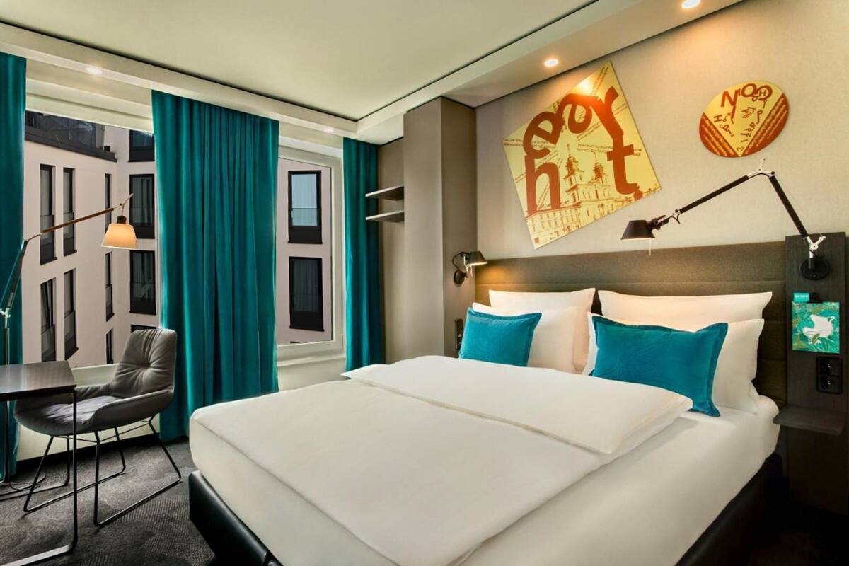 Room (THE ONE) | In-room safe, soundproofing, WiFi (free), bed sheets