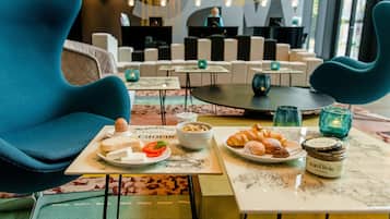 Kontinental frukost varje dag mot avgift