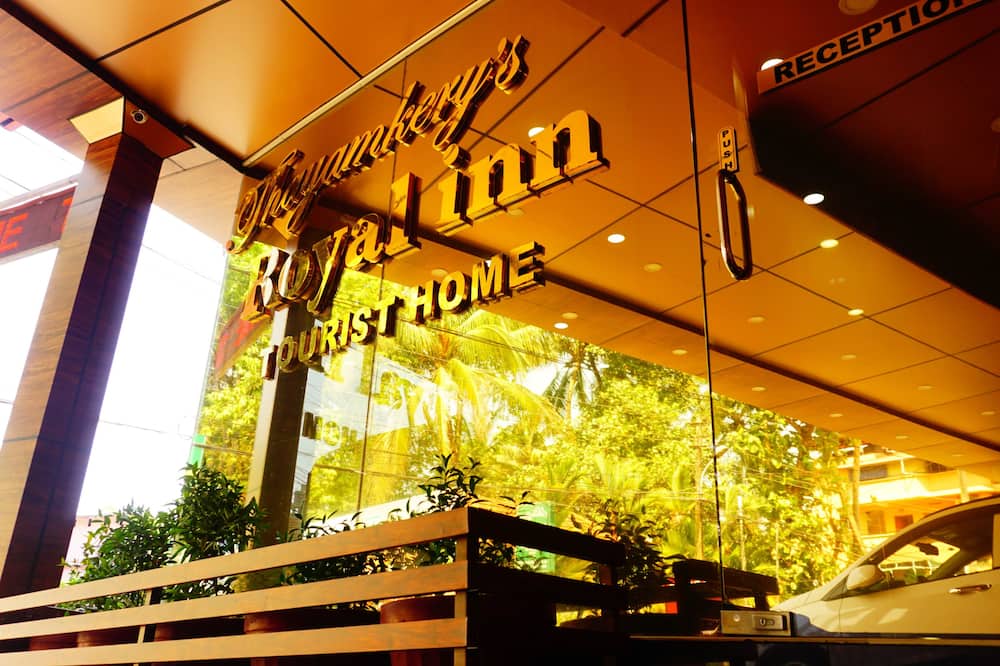 Thayamkery's Royal inn