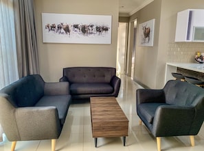 Apartment, 2 Bedrooms | Living area