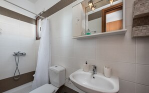 Villa, 3 Bedrooms | Bathroom | Hair dryer, towels - Villa Avra (Rhodes)