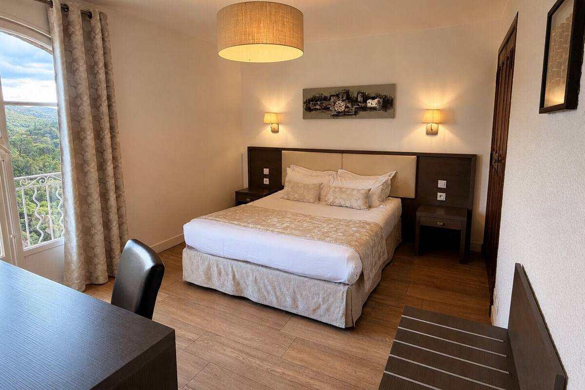 Superior Double Room, Balcony | Premium bedding, minibar, in-room safe, desk