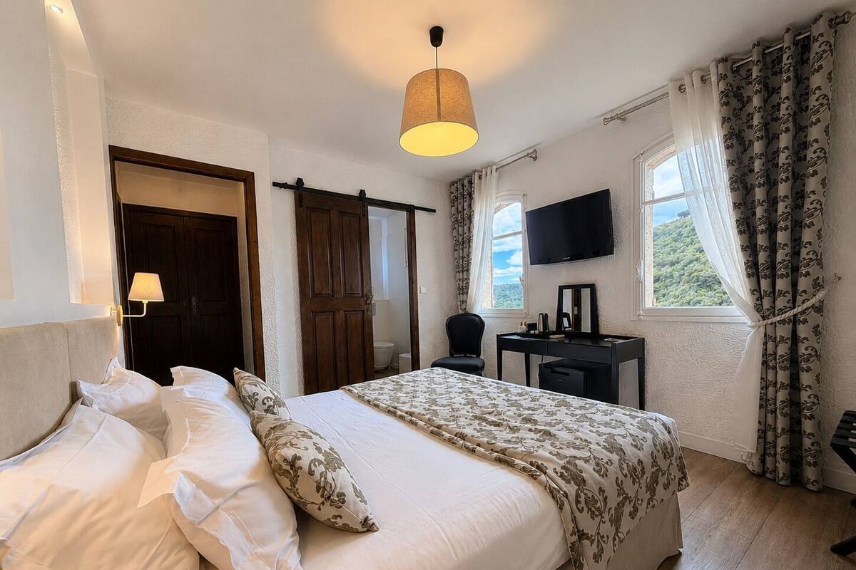 Chambre Double Cosy Vue Valée | Literie de qualité supérieure, minibar, coffres-forts dans les chambres
