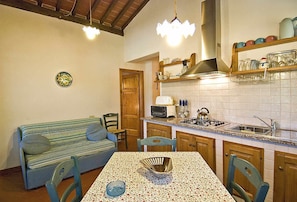 Apartment, 1 Bedroom | In-room dining