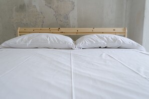Basic Apartment | Free WiFi, bed sheets