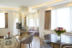 تلفزيون إل إي دي بحجم 40-بوصة يعرض قنوات تلفزيونية باشتراك مدفوع