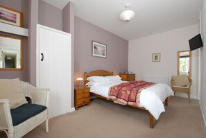 Double Room (Large) | Premium bedding, free WiFi, bed sheets - East Trewent Farm B&B (Pembroke)
