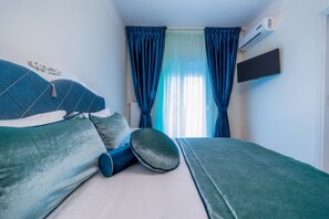 Iron/ironing board, free cribs/infant beds, free WiFi - Acropolis Deluxe Apt Must (Thessaloniki)