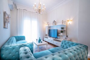 Flat-screen TV - Acropolis Deluxe Apt Must (Thessaloniki)