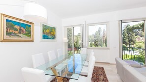 Apartment | Esszimmer