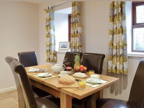 Dining - 1 bedroom accommodation in St Buryan, near Sennen (St Buryan, near Sennen)