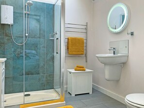 Towels - 1 bedroom accommodation in St Buryan, near Sennen (St Buryan, near Sennen)