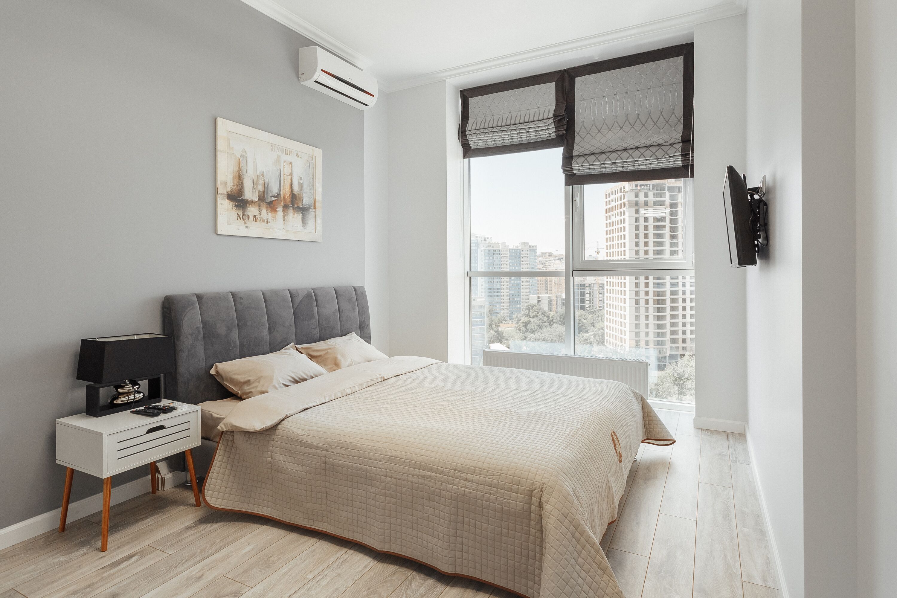 Superior Apartment (# 425) | Desk, soundproofing, iron/ironing board, cots/infant beds