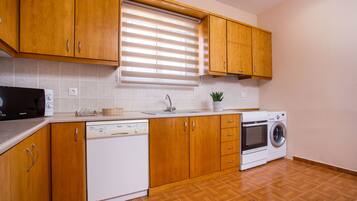 Villa, Pool View | Private kitchen | Full-size fridge, microwave, oven, stovetop