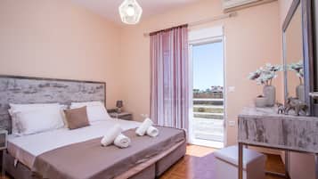 Premium bedding, soundproofing, iron/ironing board, free WiFi