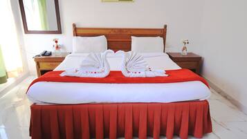 Deluxe Double Room, 1 Bedroom, Mountain View | Egyptian cotton sheets, premium bedding, desk, laptop workspace