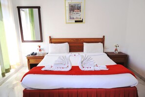 Lakens van Egyptisch katoen, luxe beddengoed, een bureau