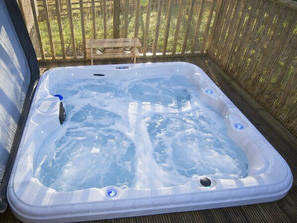 Bañera de hidromasaje exterior