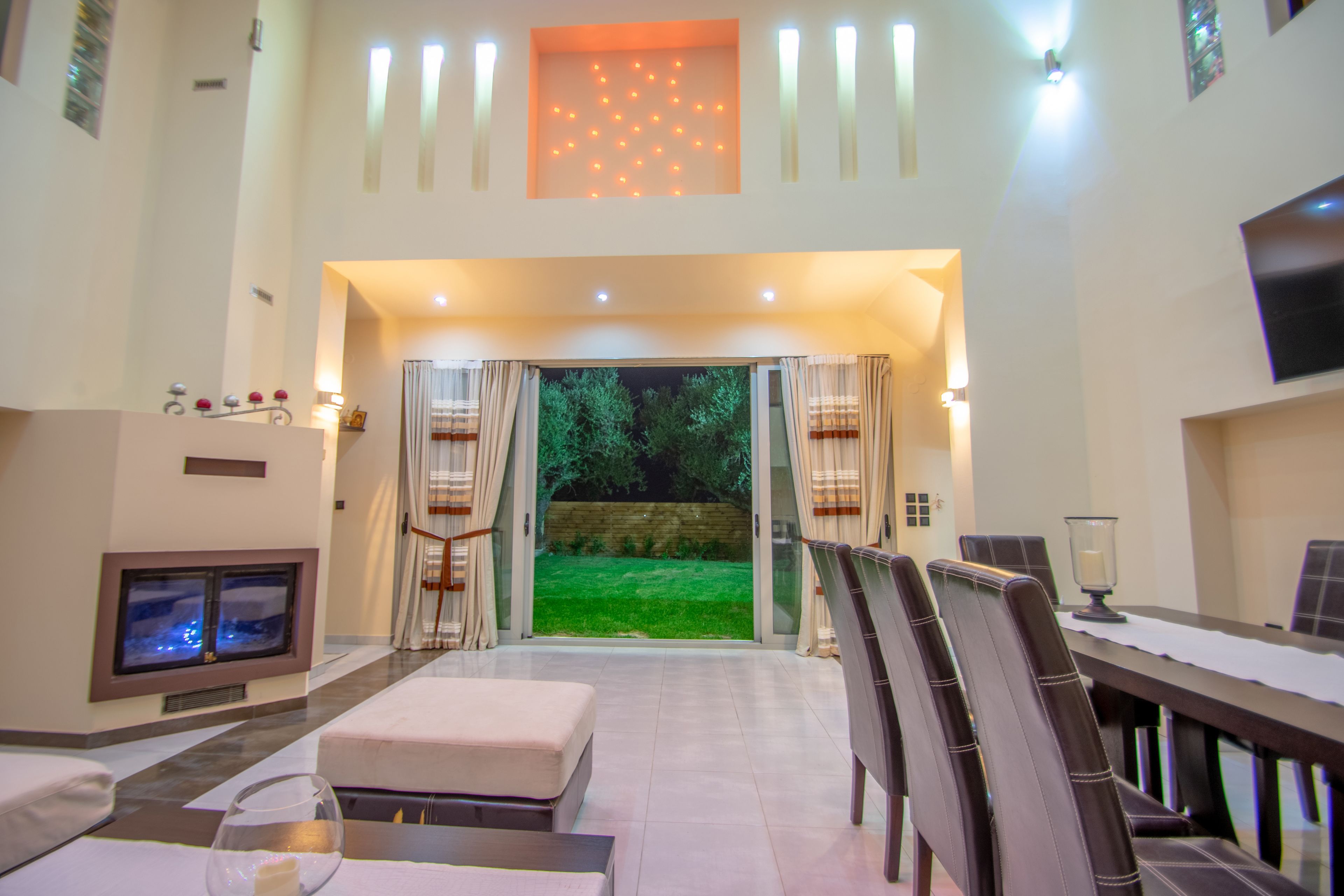 Villa | Living area | Smart TV, table football, ping pong, books