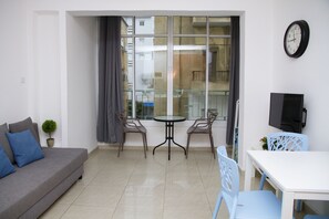 Apartemen Klasik, 1 Tempat Tidur Double dengan tempat tidur Sofa | Setrika/meja setrika, Wi-Fi gratis, dan seprai linen