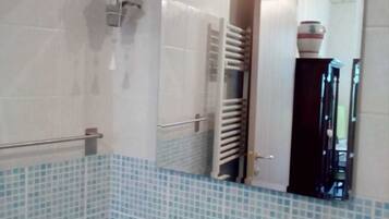 Chambre Double (Scheggia di Sole) | Salle de bain