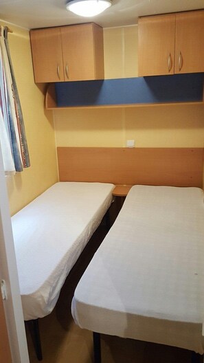 Mobile Home, Garden Area | Iron/ironing board, free WiFi, bed sheets - Camping Village Riviera (Garlate)